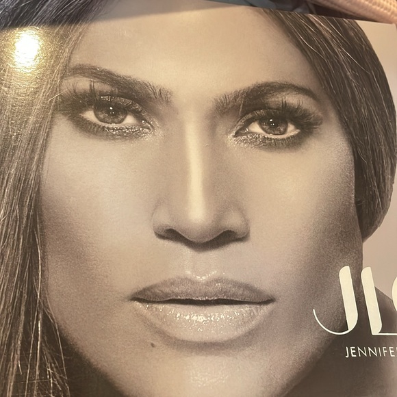 JLO LIPSTICK RED PUMP, SIZE 7-1/2 - Picture 7 of 7